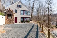 "Family-Friendly Retreat Near Downtown Lynchburg and Liberty" - Wifi
