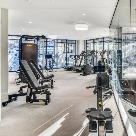 Luxe Deer Valley Ski-in/Out. 50 ft to Lift. Bowling Alley, Hot Tub & Ski Valet