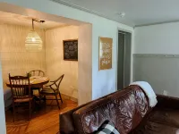 Steps to Lane and VT Campus Cozy 2 Bed/2 Bath Blacksburg Apartment - 4성급