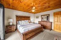 Lakefront Cabin with Stunning Mountain Views, Sleeps 6, on Douglas Lake - Mountain view