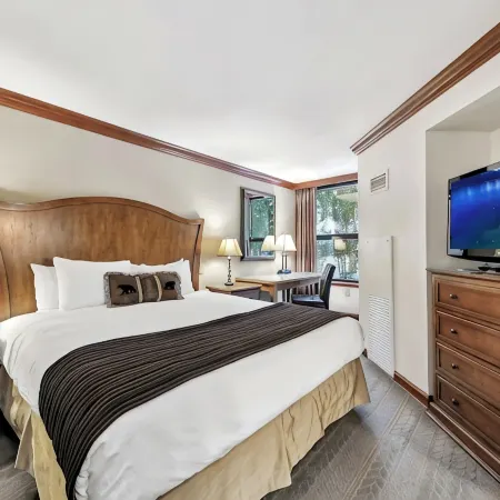 Located @ Everline Resort & Spa, Pools/Spas/Golf/Ski-in&Out/Sledding/Ice Skating