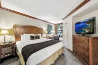 Located @ Everline Resort & Spa, Pools/Spas/Golf/Ski-in&Out/Sledding/Ice Skating - 4-Sterne
