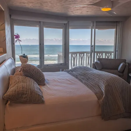 Unequalled Artist Owned 7th Floor Paradise!  Direct Oceanfront! Meet an Octopus!