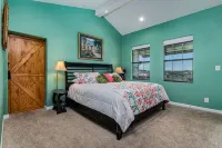 Peace of Heaven overlooking Lake Taney Como and Pointe Royale Golf course - 4-Star