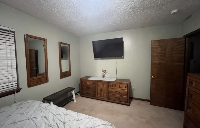 Cozy Apartment with onsite restaurant in Logan WV Close to Hatfield McCoy Trail