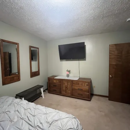 Cozy Apartment with onsite restaurant in Logan WV Close to Hatfield McCoy Trail