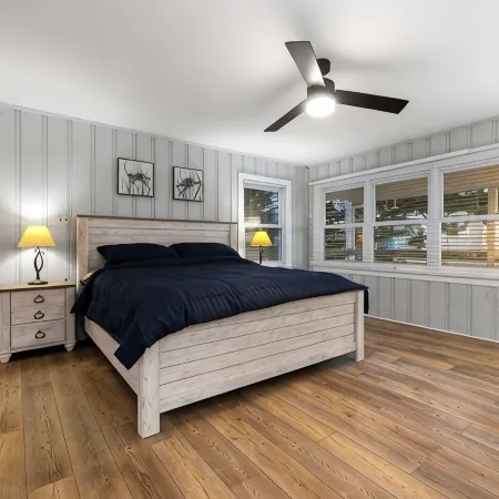 Edgewater Retreat - 3Bed/2Bath Condo w/ Deck Overlooking the Bay & Parking
