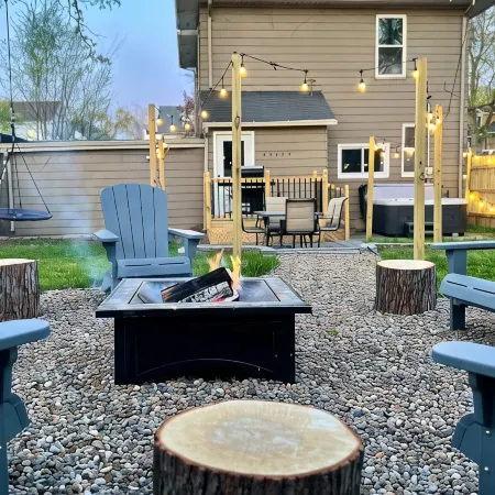 The CORN CRIB: Spa - Game Room - BBQ - Office - DOWNTOWN - Sleeps 14