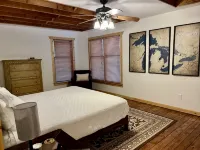Premier Cottage Getaway-Acorn Grove, Pentwater, MI - 4-Star