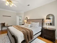 Sleeps up to 23!! Next to Toledo Town - Homestays