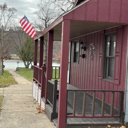 River Living - One Story - 2 bd/2ba - On the River - 2Blks to Main St - VIEWS