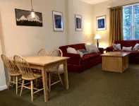 Stratton 1 Bedroom Long Trail Condo, Walk to Village and Lifts - Pools