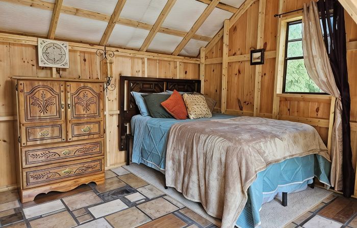 Waterfront Glamping Cabin On Private Blue Water Mountain Top Lake