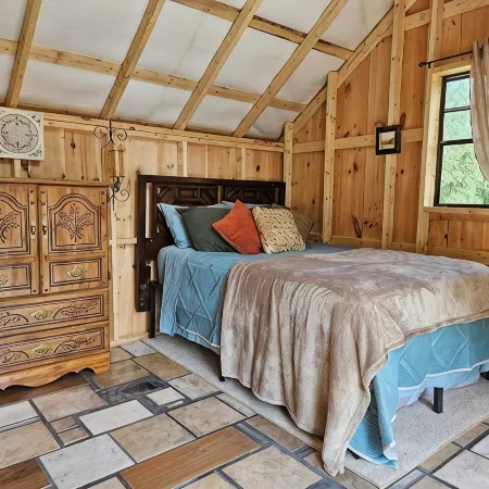 Waterfront Glamping Cabin On Private Blue Water Mountain Top Lake Hotels in Union