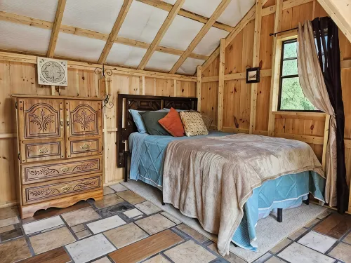 Waterfront Glamping Cabin On Private Blue Water Mountain Top Lake - Alphydda