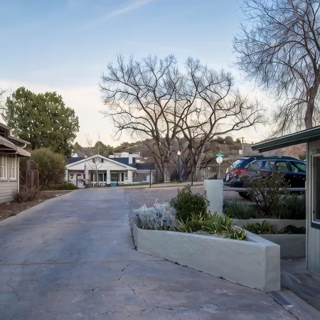 Quaint Cottage Close to Downtown and Dog Friendly!