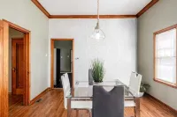 Downtown Bungalow | Fully Updated | Best KC Views - Bintang 2