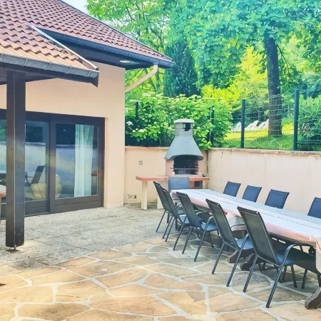 Vacation home (up to 15 pers, sauna, 7 rooms, 6 bathrooms, dogs allowed, garage