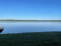 Lakefront home on the main channel w/ beautiful view and a boat ramp next door! - 4-stjärniga