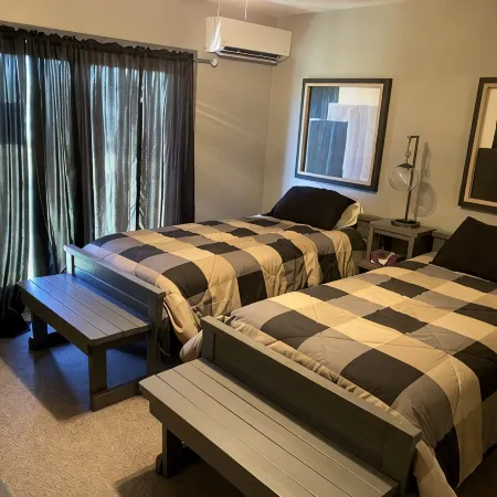 7 Bedroom Country Lodge Close to Town - Rooster Roost Ranch Lodge