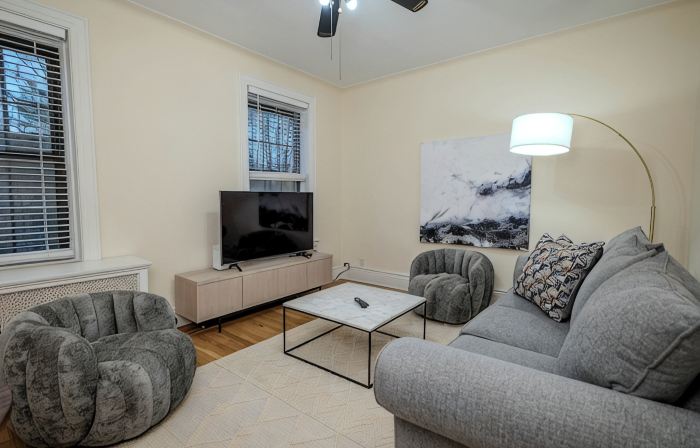 Cozy Corner: Midtown Convenience