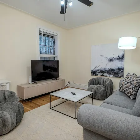 Cozy Corner: Midtown Convenience