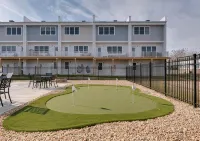 Modern 3-bedroom house in Colonial Beach with access to pool and private hot tub - 4 Sao