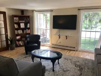 The Farmhouse - 15 minutes from Colgate - Homestays