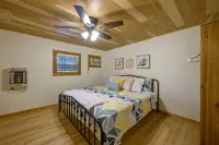 Cozy Cabin in the Heart of Beaver's Bend State Park - balcony
