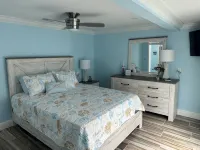 Island Cottage in Quaint Matlacha Florida. Amazing island life is a click away… - 4-Star