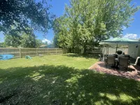 Coastal Blue. 2 minutes to Gulf of Mexico. Private backyard for BBQ/entertaining - WiFi