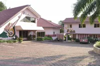 Royal Basin Resort - Pools
