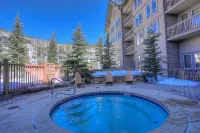 New Listing Steps to the Gondola - Parvekkeita