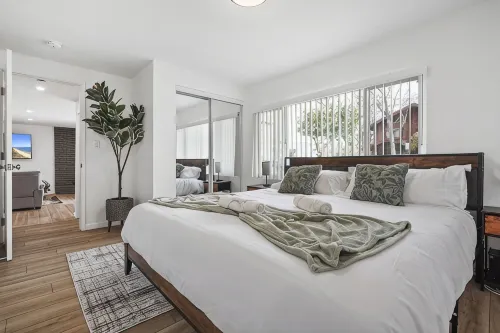 Walk to Shoreline Village • BBQ • Prime Location! - Condos