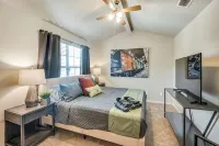 4 Bedroom & Pool: Great Irving Location close to attractions - Bungalows