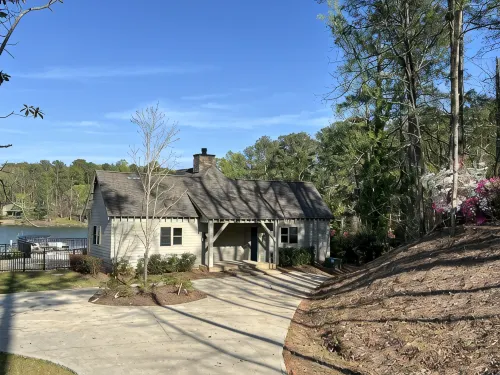 END OF THE LINE - Lake Martin views- Sleeps 12 - 3-Star