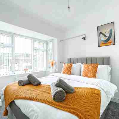 4BR 3BA Wigan Home | Long Stays Welcome Rooms