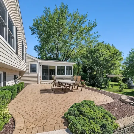 Massive 5Br, 4-Level 3k+Sqft House, PokerRoom,PoolTable, Darts, Bowling,Grill