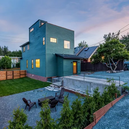 Fairhaven Luxury With Rooftop Deck and Ocean Views