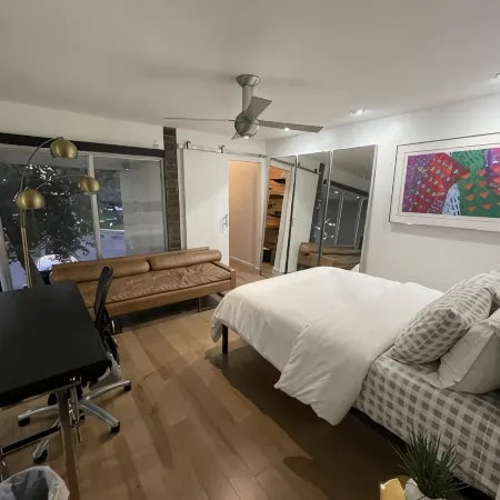 3b/2b "Beadle Box" Architectural Loft w/ Doghouse + Golf