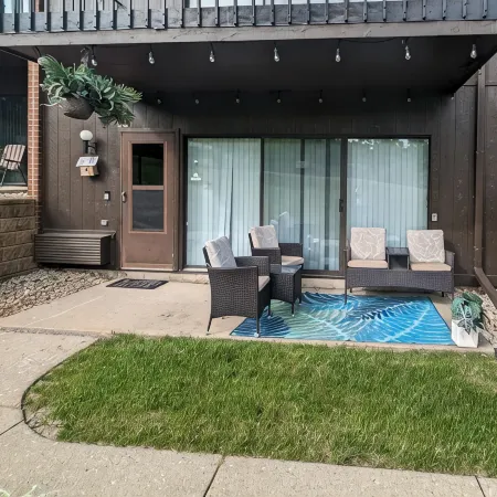 Quaint, quiet condo minutes from Lake Geneva
