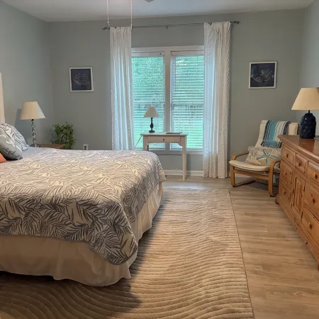 Beautiful, Spacious, Pet Friendly Home in 2 Miles from the Beach!
