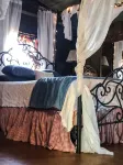 Relax and unwind at this private, rustic and romantic cabin; Private Hot tub - Chalets