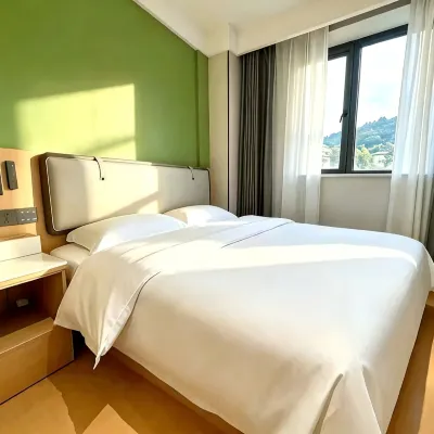 Hangzhou Guanghui Hotel (Joy City Hemu Subway Station) Hotels near Gongshu