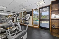 Spectacular Ski-in/Ski-Out Condo with 5-Star Appeal - 4-Star
