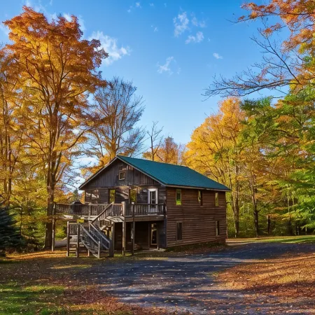 Garagemahal! Trails and Waterfalls Right Out the Door, Forested and Quiet.