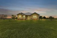 Florida Countryside Retreat-Charming 3-bedroom house with Jacuzzi and Spa pool! - 3-Star