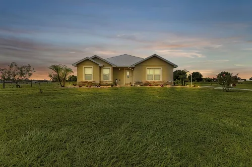 Florida Countryside Retreat-Charming 3-bedroom house with Jacuzzi and Spa pool! - Homestays