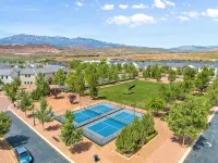 Black Ridge Villa near Sand Hollow & Zions. Sleeps 32. Private pool & hot tub. - Balkon