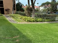 Quiet, comfortable and across from gorgeous Charley Young beach - 2-Star